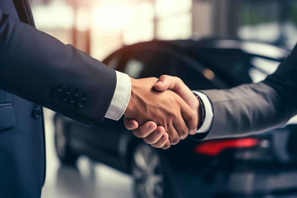 estimator closing deal for auto body shop