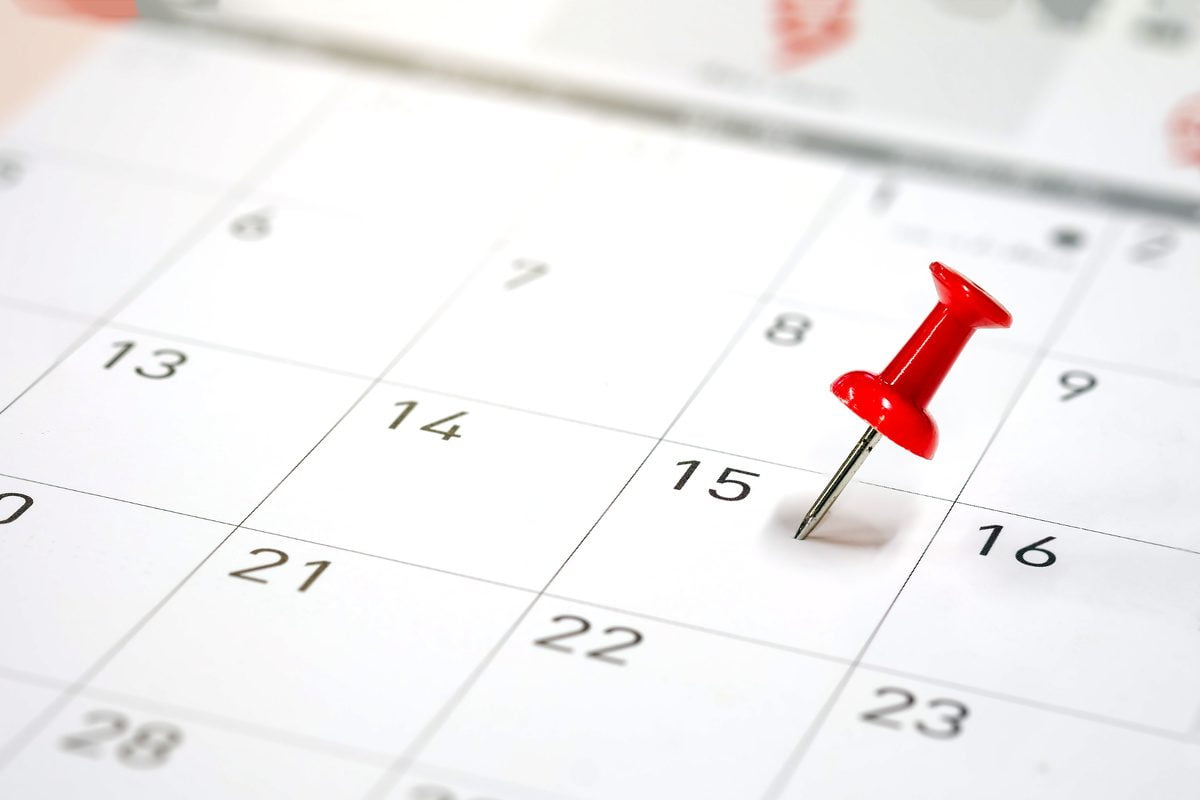 pin marking calendar for auto body shop appointment